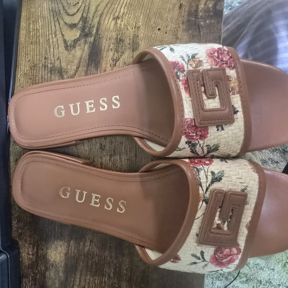 GUESS Women's Floral Woven Sandals - Brown and Cream - Picture 8 of 10
